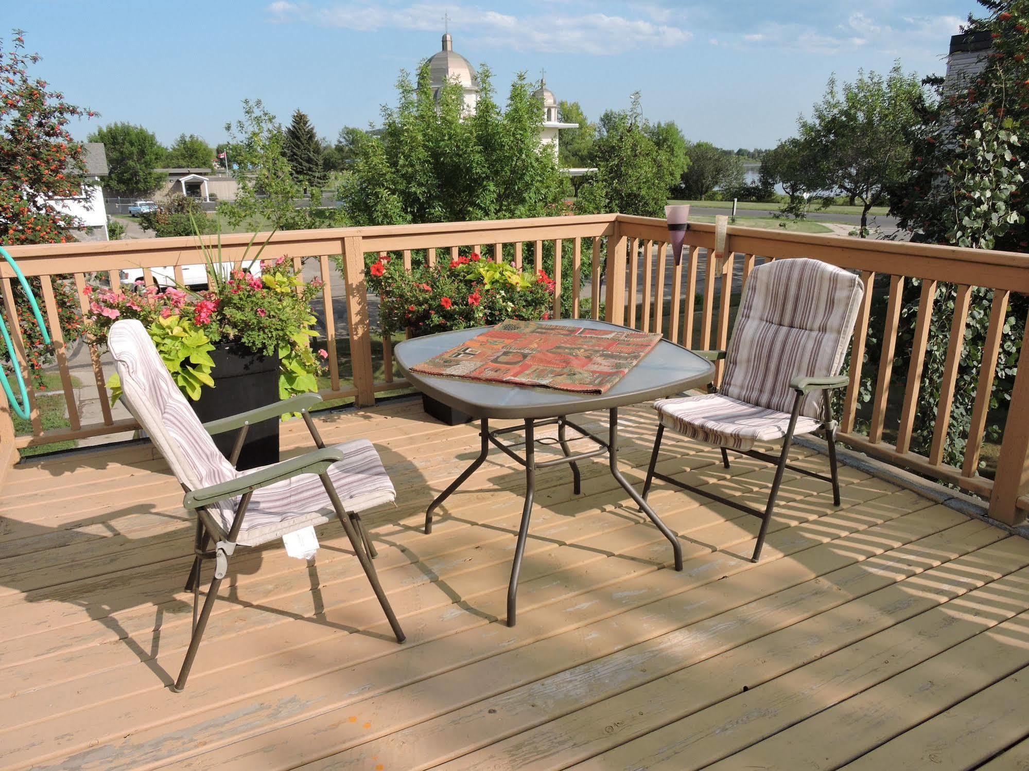Bethel-Aspen Inn Bonnyville Экстерьер фото