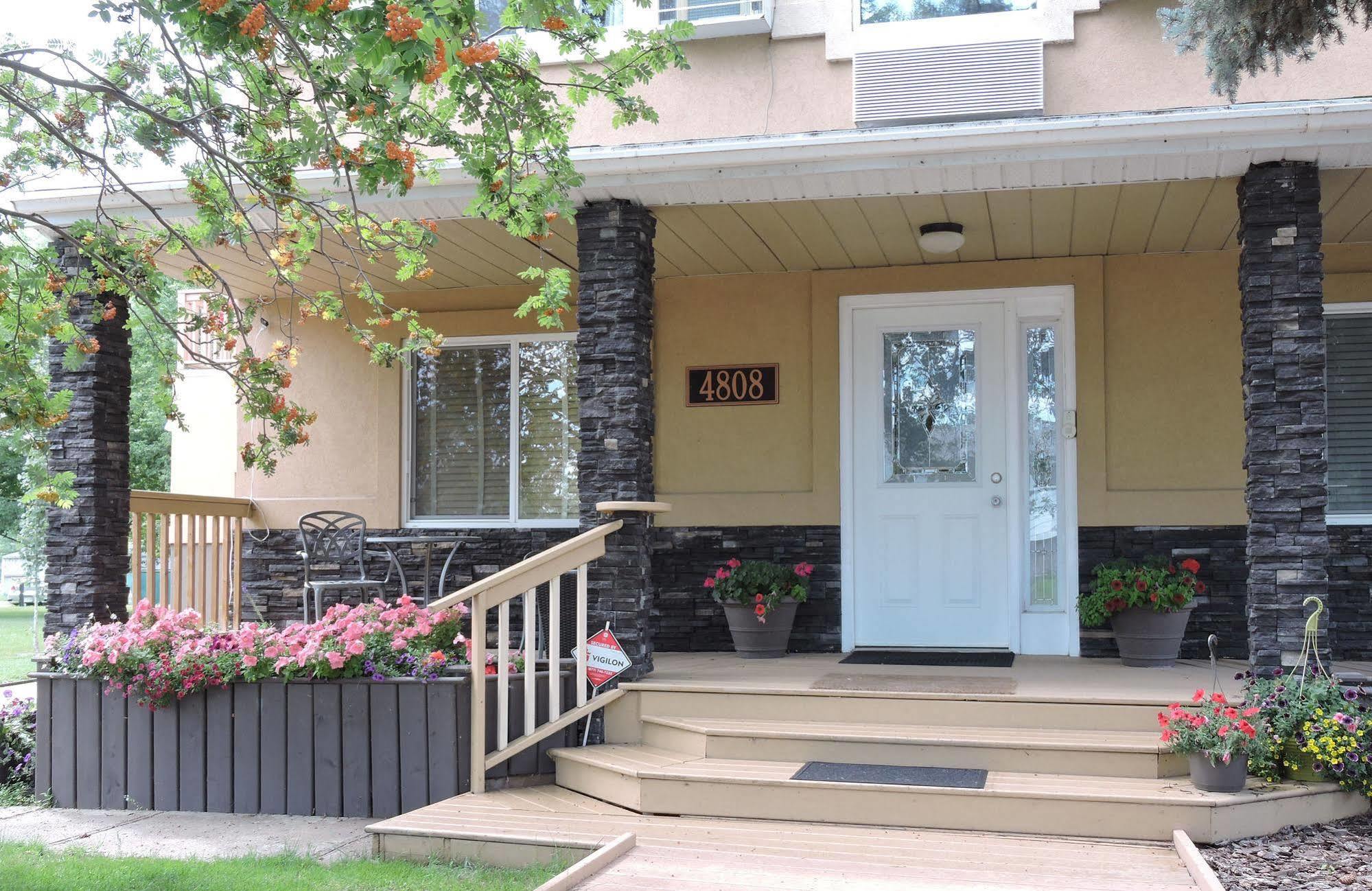 Bethel-Aspen Inn Bonnyville Экстерьер фото