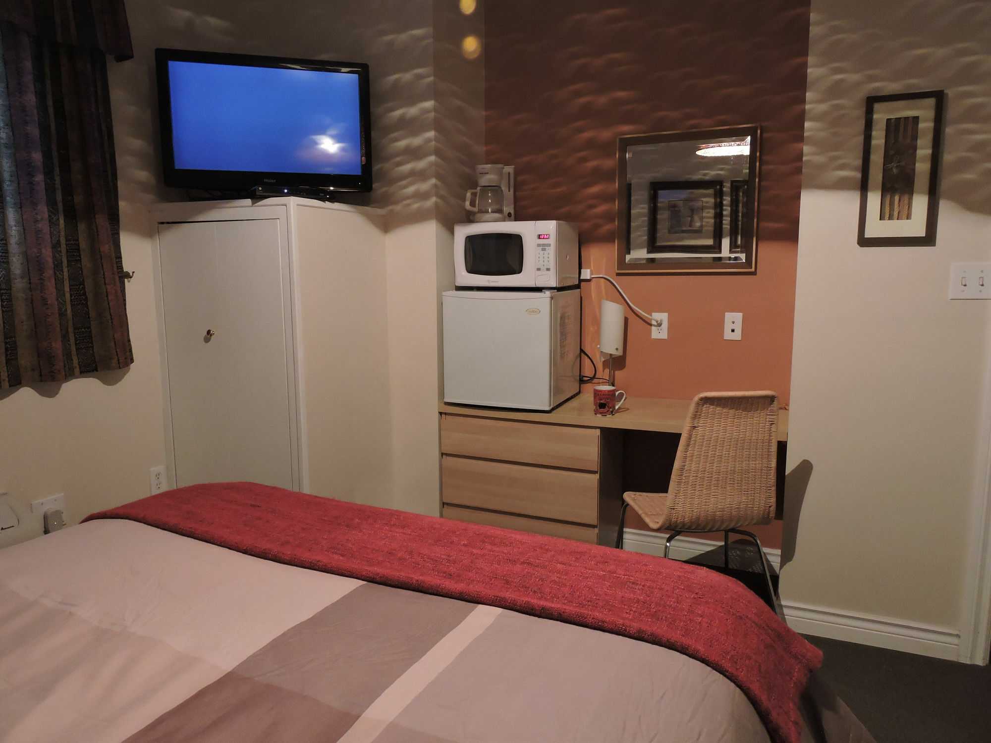 Bethel-Aspen Inn Bonnyville Экстерьер фото